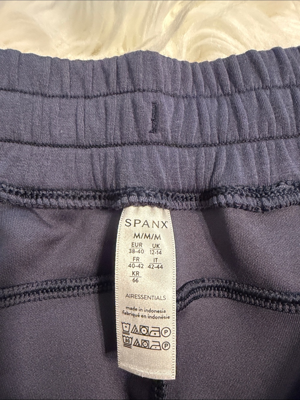 SPANX Navy Drawstring Athletic Shorts size M BNWOT - Picture 3 of 8